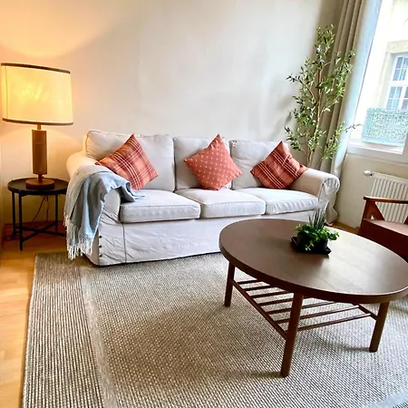 Apartment Ba Em