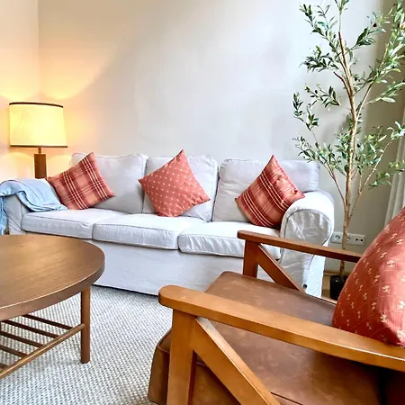 Apartment Ba Em *