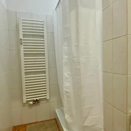Apartment Ba Em *