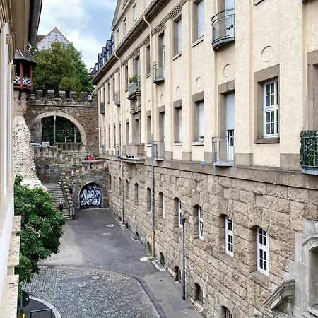City-Apartment, 2 Schlafzimmer, Parkhaus 150 M *
