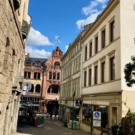 City-Apartment, 2 Schlafzimmer, Parkhaus 150 M *